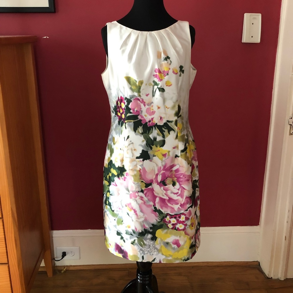 Ann Taylor lined floral dress.